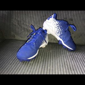 Youth Under Armour baseball cleats, 2Y